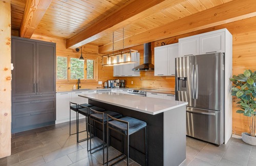 Lac-Superieur Chalet De Esquí | Carmen: waterfront chalet w/ spa & sauna