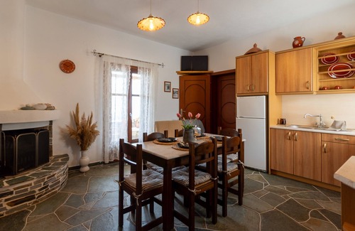 Platis Gialos Apartamento | Carnation Rose Family Apartment in Sifnos