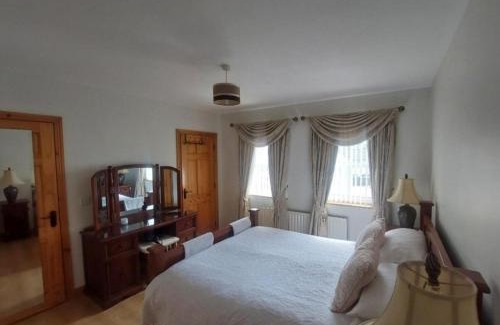 Carndonagh Casa | Carndonagh - 3-Bedrooms - Sleeps 6 7 - Garden