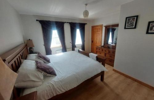 Carndonagh Casa | Carndonagh - 3-Bedrooms - Sleeps 6 7 - Garden