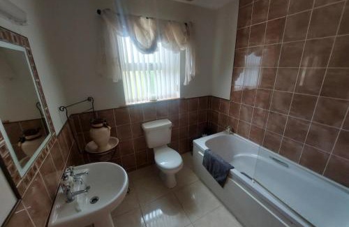 Carndonagh Casa | Carndonagh - 3-Bedrooms - Sleeps 6 7 - Garden
