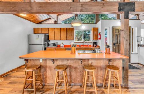 Carnelian Bay Casa | Carnelian Bay Retreat with Deck & Bonus Room