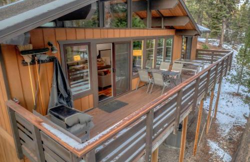 Carnelian Bay Casa | Carnelian Bay Retreat with Deck & Bonus Room