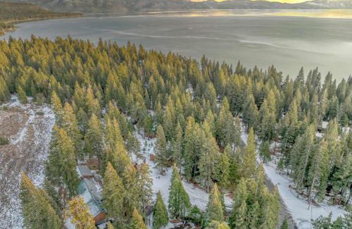 Carnelian Bay Casa | Carnelian Bay Retreat with Deck & Bonus Room