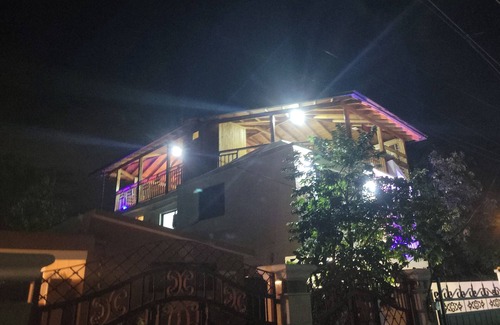 La Vega Casa | Carnival-Inspired Retreat with Valley Views – La Vega, DR