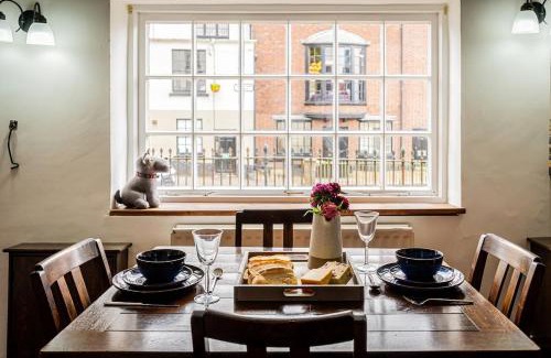 Leek Casa | Carol's Cottage