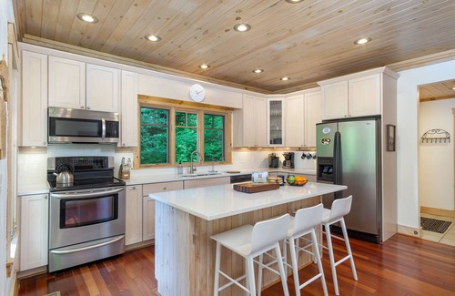 Laurel Ridge Casa | Carolina Blue | Pet Friendly, Deck, Treetop Views