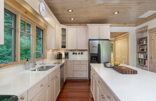 Laurel Ridge Casa | Carolina Blue | Pet Friendly, Deck, Treetop Views