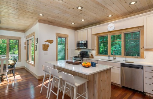 Laurel Ridge Casa | Carolina Blue | Pet Friendly, Deck, Treetop Views