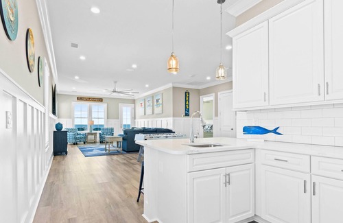 Crescent Beach Casa | Carolina Breeze 8BR Luxury Vacation Home