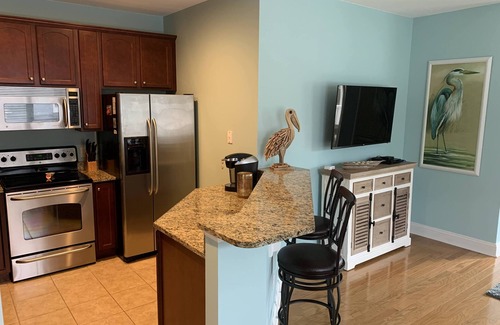 Yaupon Beach Condominio | ~Carolina Tides~ Ocean View, Pier, Pool, Steps to the Beach and Restaurants!