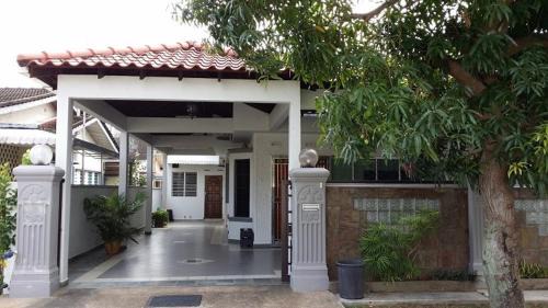 Tanjong Bidara Casa | Carols Guesthouse near Jonker and Satay Celup