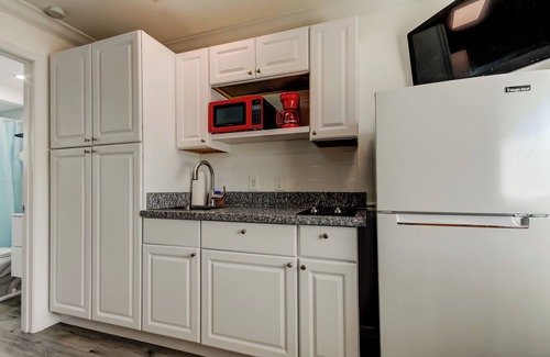 Sunset Reef Apartamento | 🎈Carousel Suites #2-Studio in Redington Shores - The Perfect Getaway!