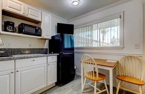 Sunset Reef Apartamento | 🏖️Carousel Suites #9 - Coastal Studio Steps to the Beach!