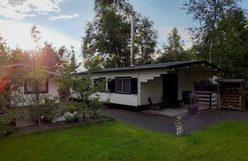 Schoonebeek Chalet De Esquí | Carpe Diem, het ruime chalet met houtkachel nabij Wildlands Emmen