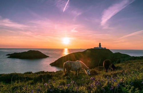 Croesgoch Casa | Carreg Yr Onnen - Entire House within Pembrokeshire National Park (Dog Friendly)