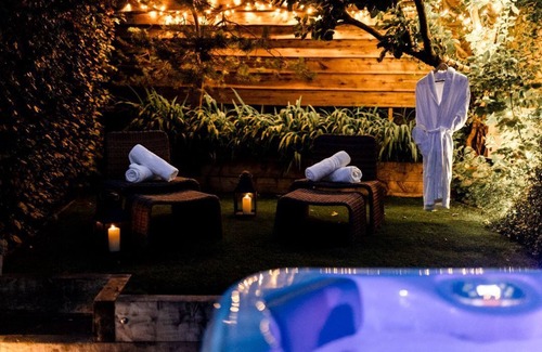 Giggleswick Cabaña | Carrholme Cottage - Rural luxury, sleeps 12 guests in 6 bedrooms