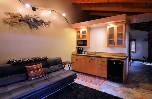 Alyeska Cabina | Carriage House Accommodations
