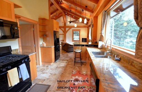 Alyeska Cabina | Carriage House Accommodations