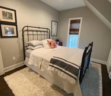 Downtown Apartamento | Carriage House on Historic Bentonville Square