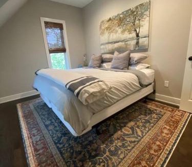 Downtown Apartamento | Carriage House on Historic Bentonville Square