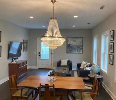 Downtown Apartamento | Carriage House on Historic Bentonville Square
