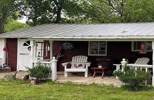 Glen Rose Cabina | Carriage House. River Cabin. Sleeps 4