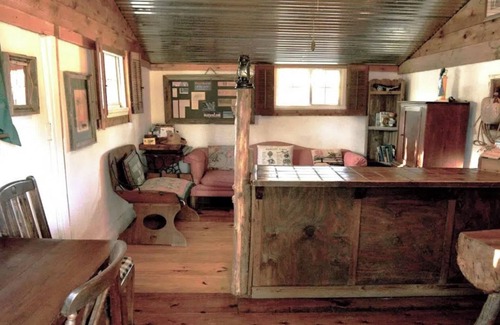 Glen Rose Cabina | Carriage House. River Cabin. Sleeps 4
