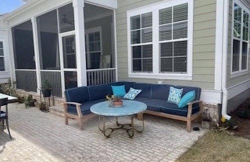 Mount Pleasant Casa | Carriage House with View