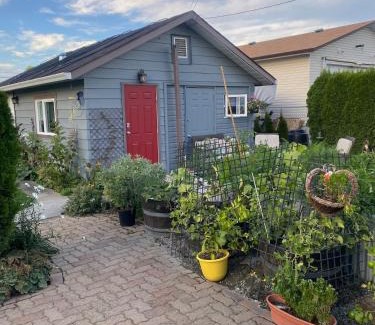 Rutland Casa | Carriage house with hot tub close to Ski Hill and Wineries