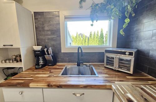 Rutland Casa | Carriage house with hot tub close to Ski Hill and Wineries