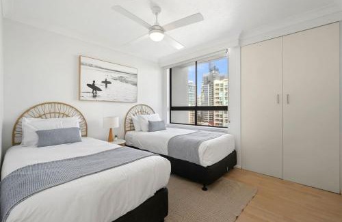 Main Beach Apartamento | Carrington Family Beach Getaway - Ocean View, WiFi