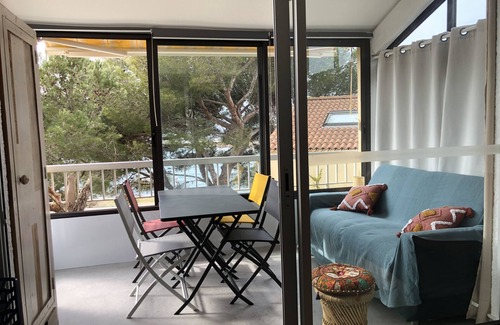 Martigues Apartamento | Carro duplex with feet in the water and head in the pines