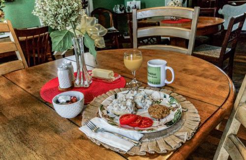 Glasgow Casa | Carroll Cottage at Main Street Bed & Breakfast