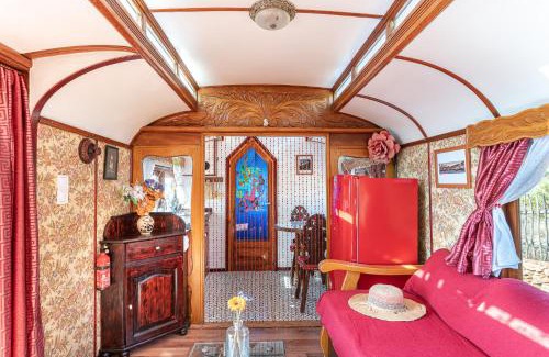 San Jorge Chalet De Esquí | Carromato de Circo - Tierra de Arte