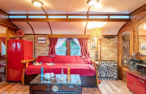 San Jorge Chalet De Esquí | Carromato de Circo - Tierra de Arte