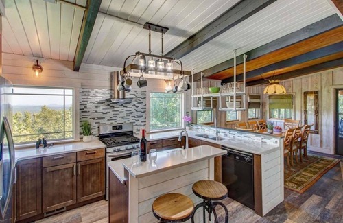 Dahlonega Casa | Carson's Run on Cedar Mountain--Cozy retreat with spectacular mountain views.