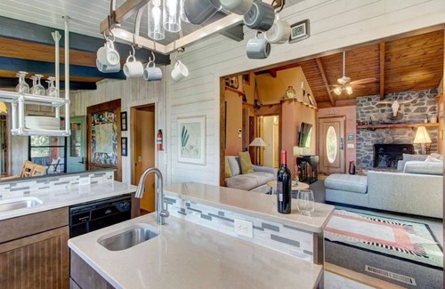 Dahlonega Casa | Carson's Run on Cedar Mountain--Cozy retreat with spectacular mountain views.