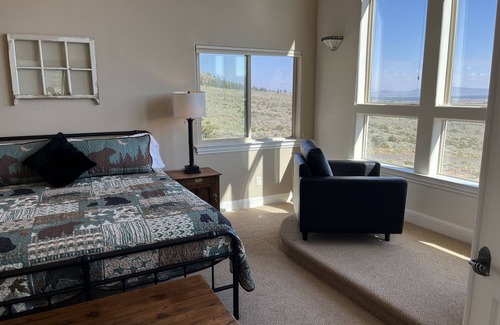 Mesa Vista Cabina | Carson-Tahoe Sunrise Lodge New short term rental byTahoe, Kirkwood, Carson City