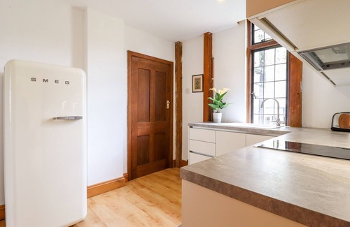 Howlett End Cabaña | CART WHEEL COTTAGE, pet friendly, with open fire in Finchingfield