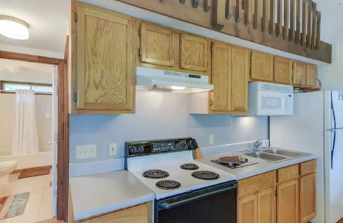 Ellijay Cabina | Carters Lake, Lakeside Cabin #9, includes free boat slip at the Marina