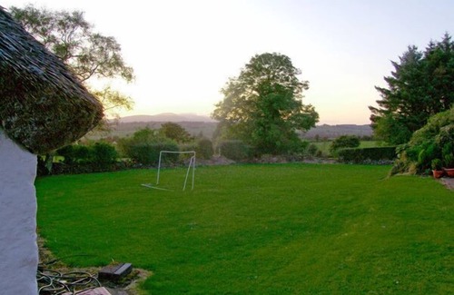 Kilbrien Cabaña | CARTHY'S COTTAGE, pet friendly in Dungarvan, County Waterford