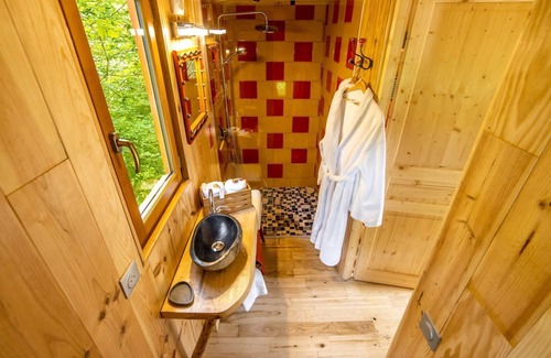 Lamothe-Fenelon Cabina | Cartoon hut with spa in the trees