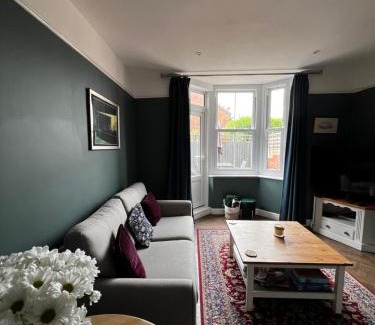 Shrewsbury Apartamento | Cartref - Fully equipped and stunning town flat