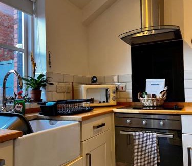 Shrewsbury Apartamento | Cartref - Fully equipped and stunning town flat