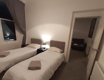Dunfermline Apartamento | Carvetii - Edward House B - 2 Dbl bed 1st floor flat