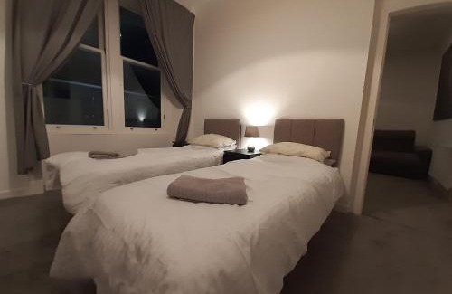 Dunfermline Apartamento | Carvetii - Edward House B - 2 Dbl bed 1st floor flat