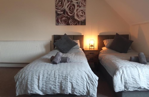 Glenrothes Apartamento | Carvetii - Laurel House - 2 bed House sleeps up to 8