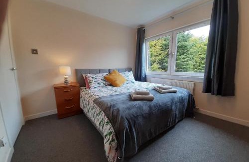 Dunfermline Apartamento | Carvetii - Zelda House - 4 bedroom house, sleeps 8