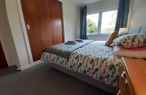Dunfermline Apartamento | Carvetii - Zelda House - 4 bedroom house, sleeps 8